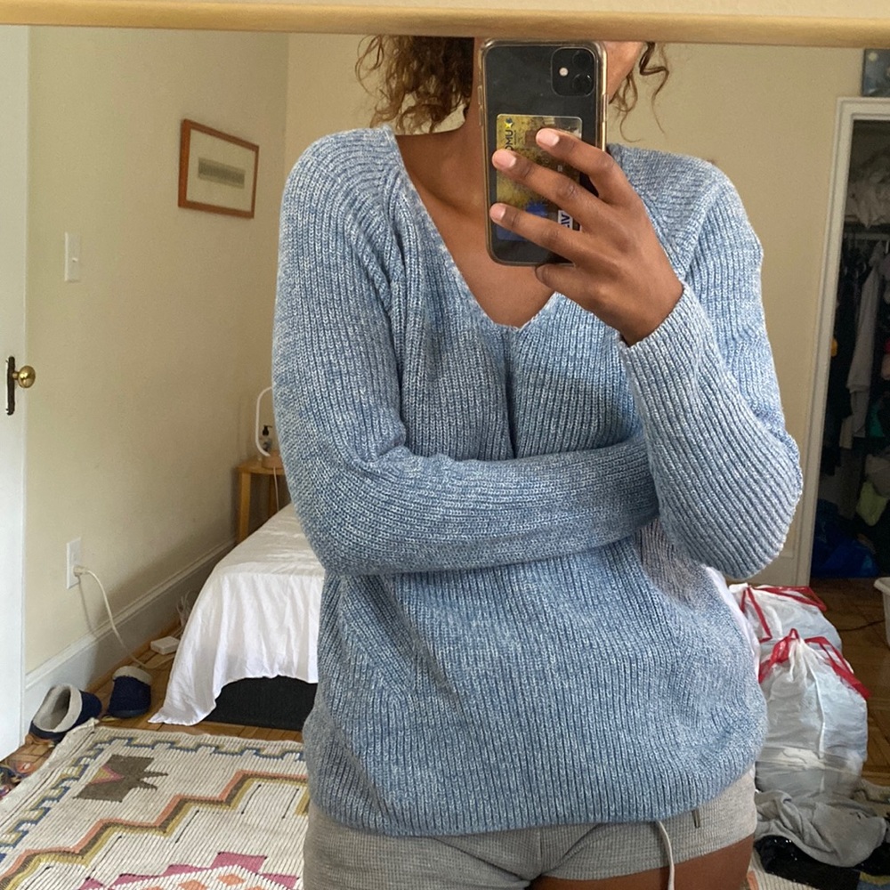 Cozy V-neck Gap sweater